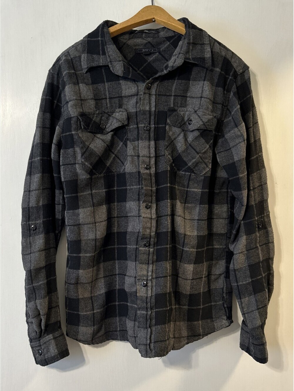 21 Men - size M Gray & Black Flannel Long Sleeve, Button Up - Outdoorsy